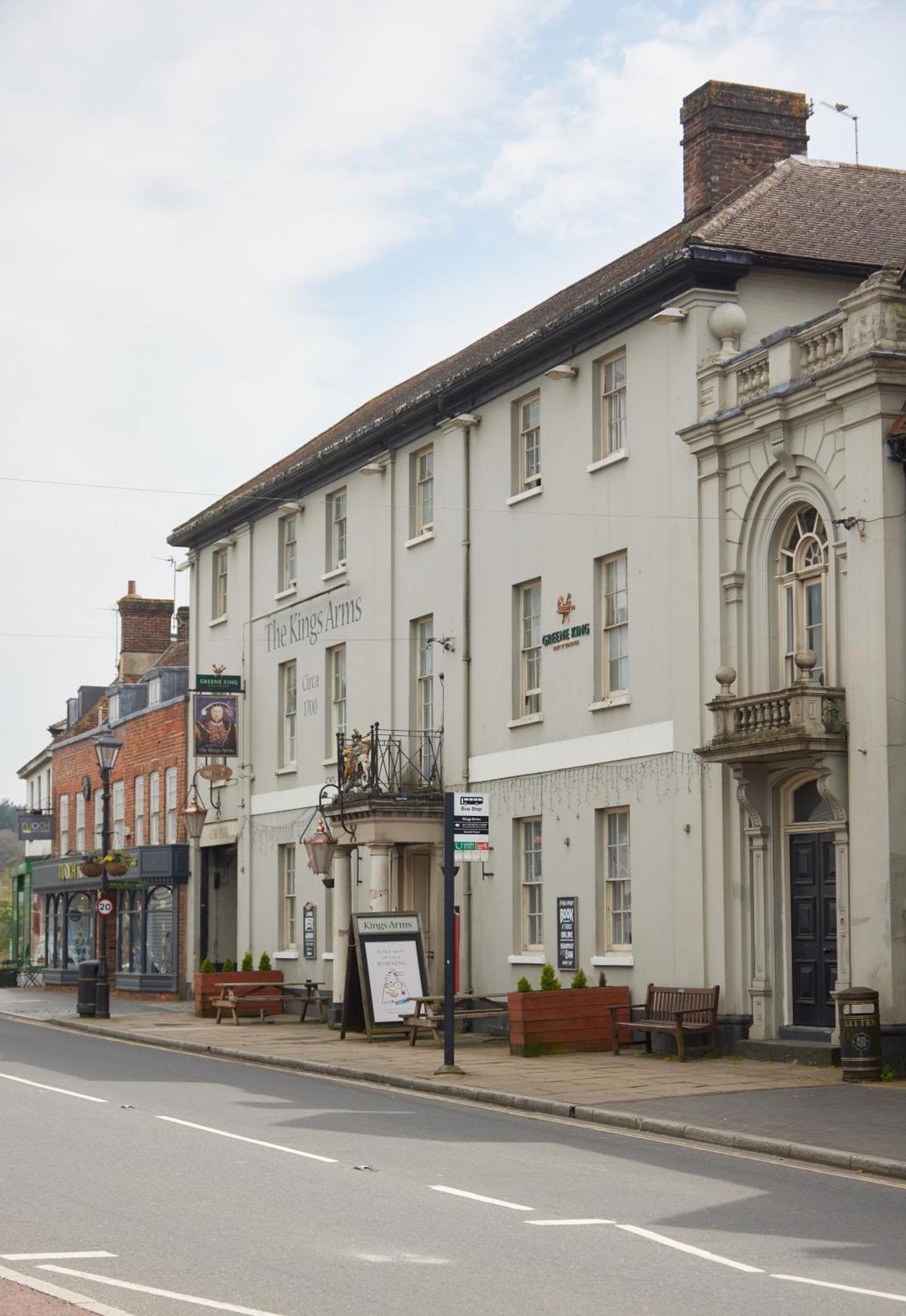 Kings Arms Hotel By Greene King Inns Уестърам Екстериор снимка