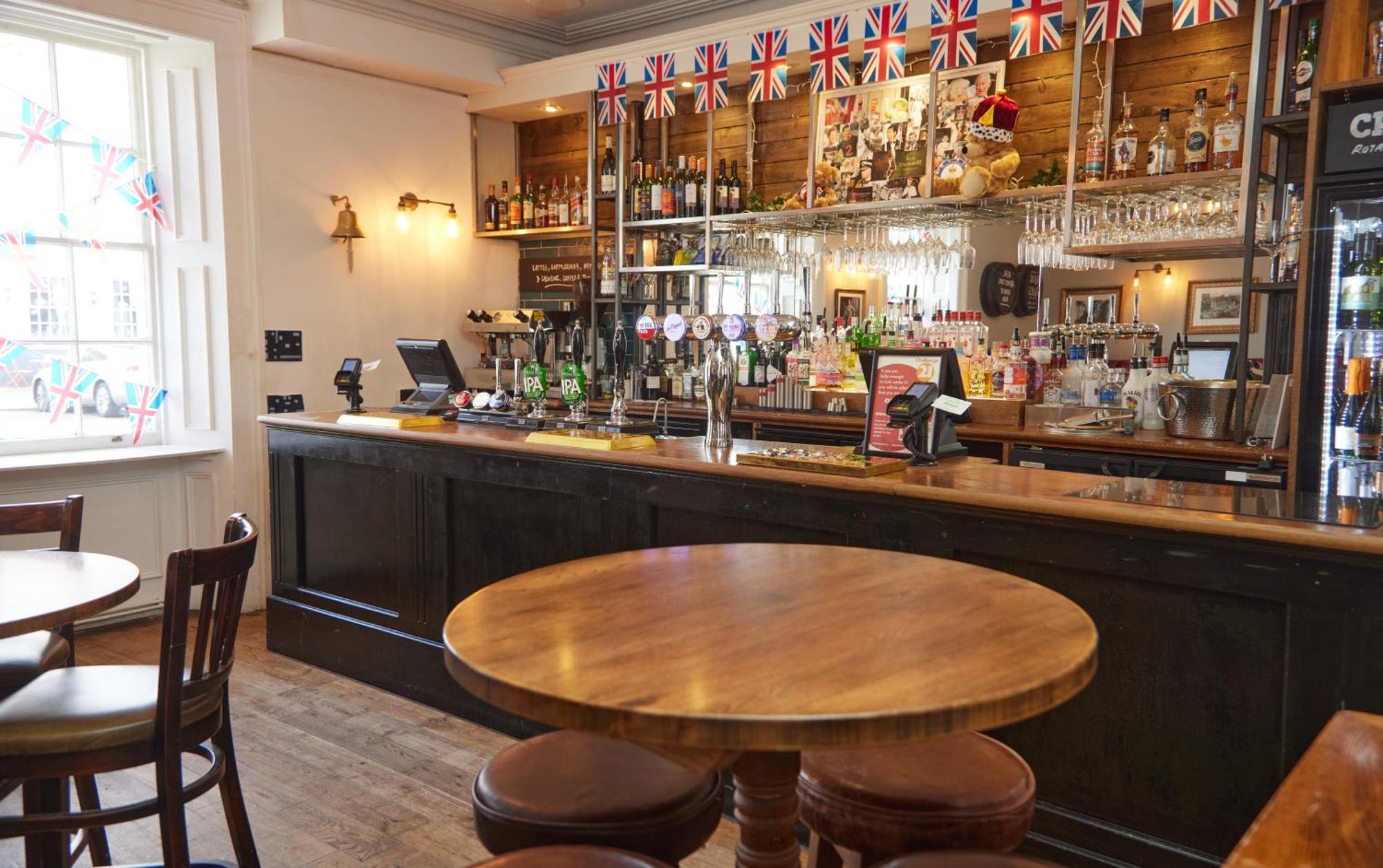 Kings Arms Hotel By Greene King Inns Уестърам Екстериор снимка